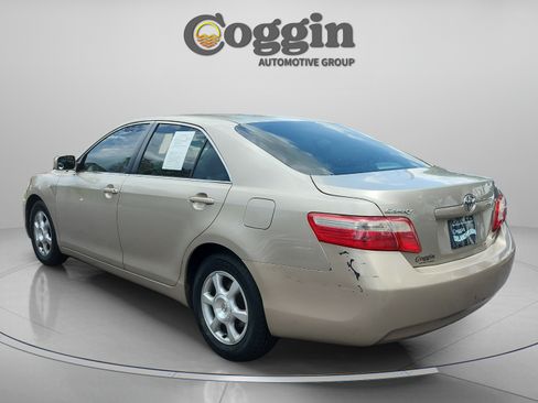 Used 2009 Toyota Camry SE FWD image 3