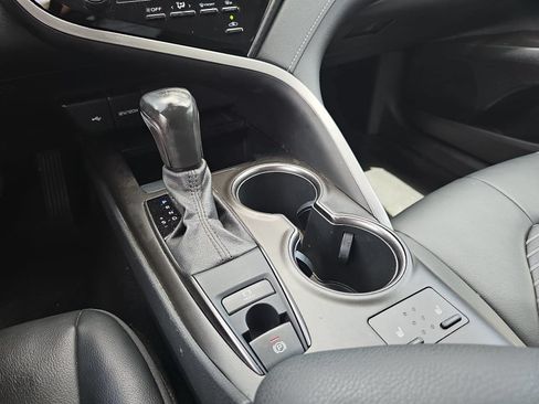 Used 2021 Toyota Camry SE w/ Cold Weather Package AWD/4WD image 22