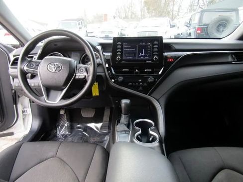 Used 2022 Toyota Camry LE image 13