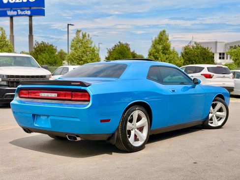 Used 2009 Dodge Challenger SRT8 w/ SRT Option Group II RWD image 21