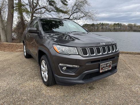 Used 2020 Jeep Compass Latitude image 1