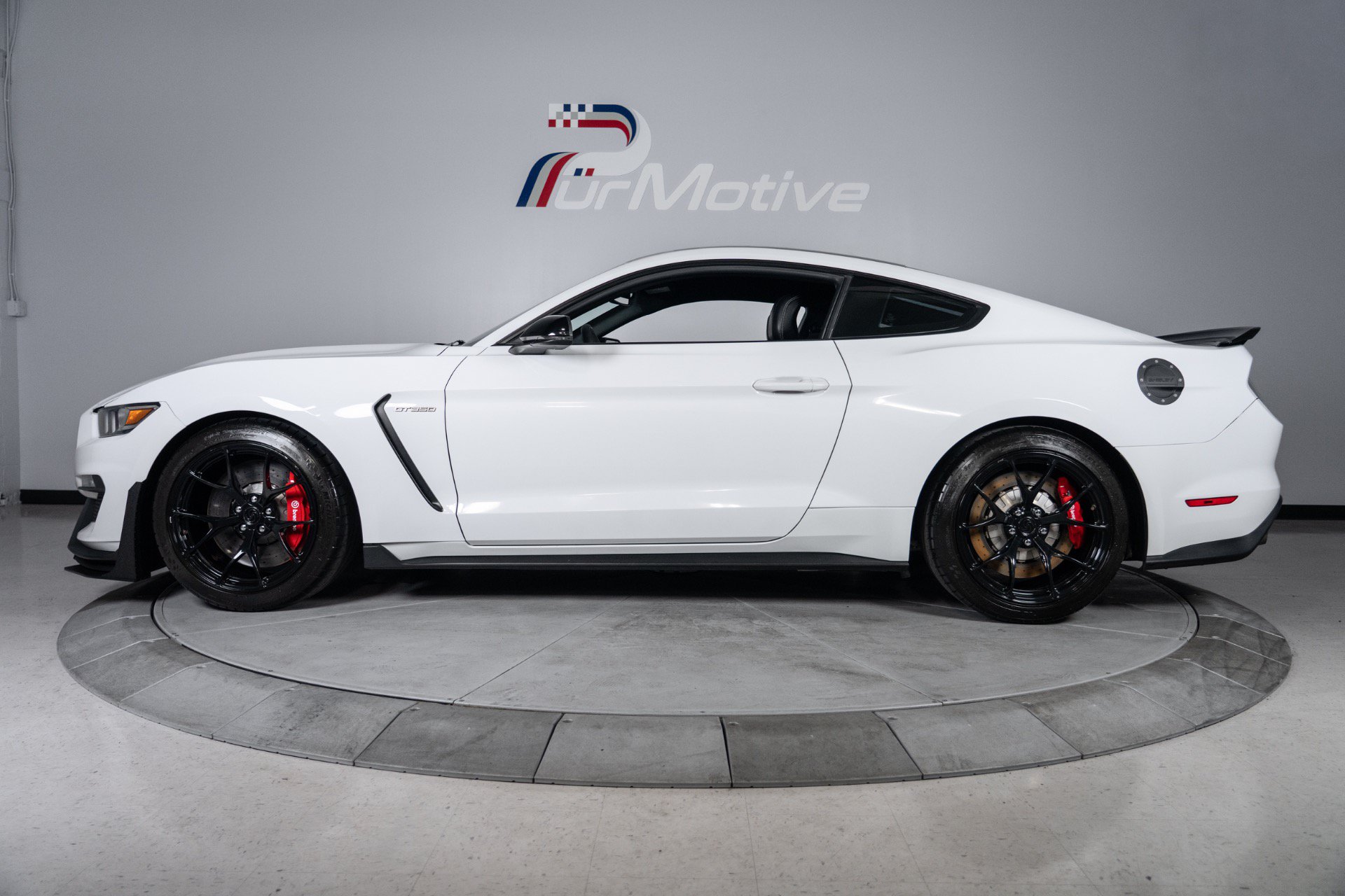 Used 2016 Ford Mustang Shelby GT350 w/ Technology Package RWD image 2