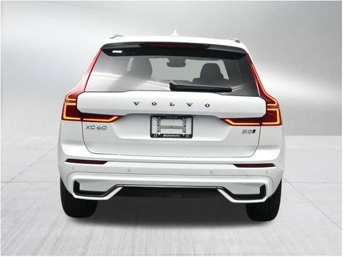 Used 2026 Volvo XC60 B5 Core AWD/4WD image 4