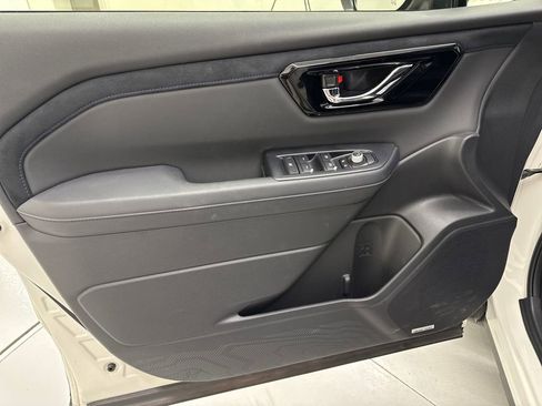 Used 2025 Subaru Forester Limited image 11