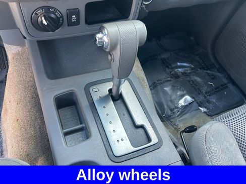 Used 2014 Nissan Frontier SV image 11