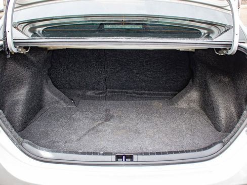 Used 2019 Toyota Corolla LE image 16