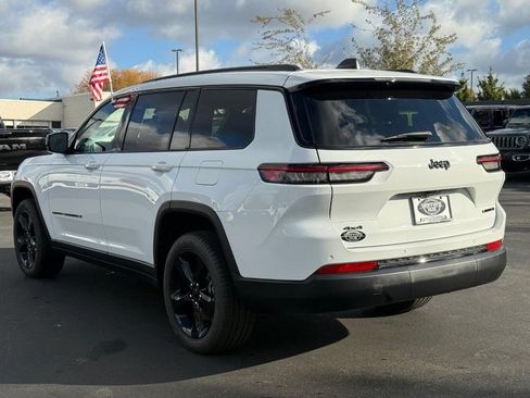 Used 2025 Jeep Grand Cherokee L Limited w/ Black Appearance Package AWD/4WD image 6