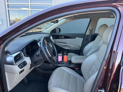 Used 2020 Kia Sorento EX image 17