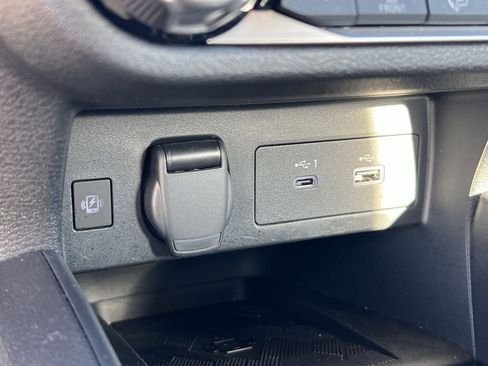 Used 2024 Nissan Versa SR w/ Trunk Package image 29