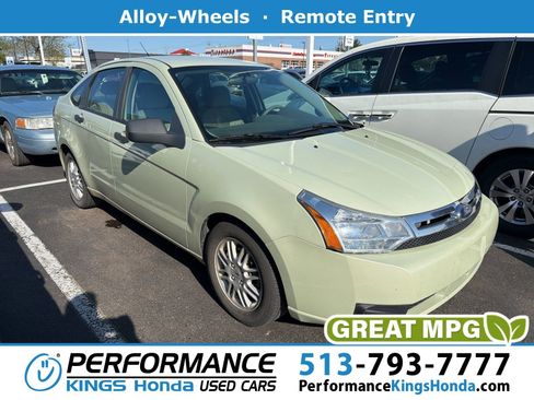Used 2010 Ford Focus SE image 1