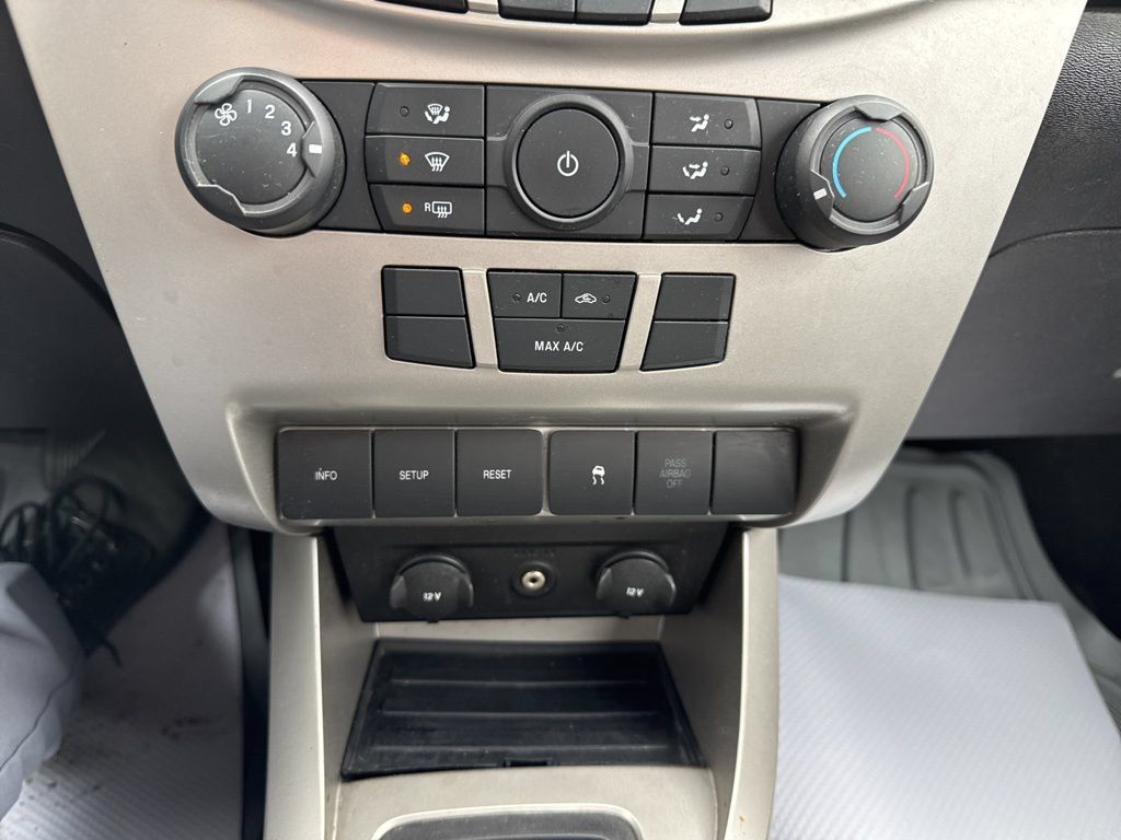 Used 2010 Ford Focus SE FWD image 15