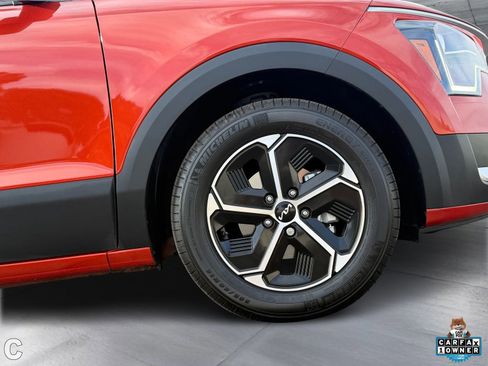 Used 2023 Kia Niro EX image 8