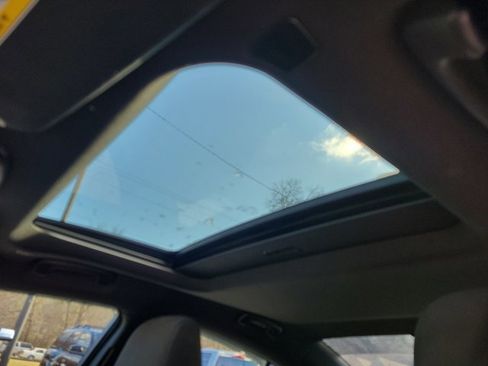 Used 2023 Dodge Charger SXT image 4