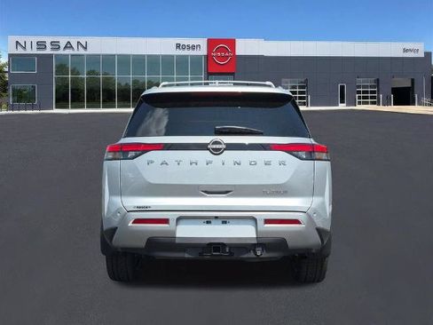 Certified 2025 Nissan Pathfinder Platinum FWD image 4