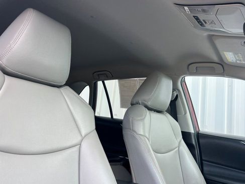 Used 2019 Toyota RAV4 LE image 14