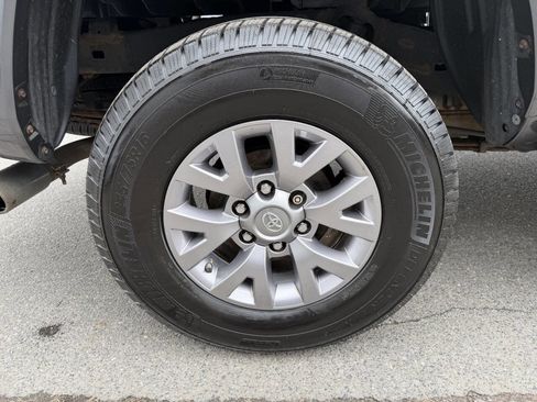 Used 2016 Toyota Tacoma SR5 w/ Exterior Package image 12