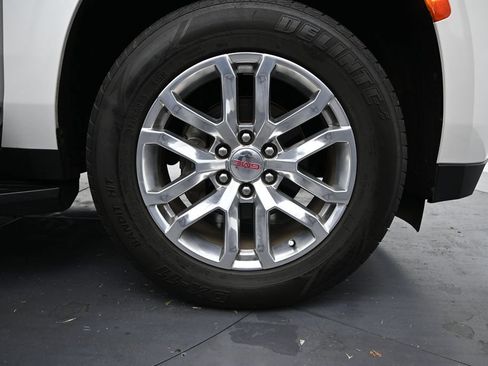 Used 2022 GMC Yukon SLT w/ SLT Premium Package AWD/4WD image 6