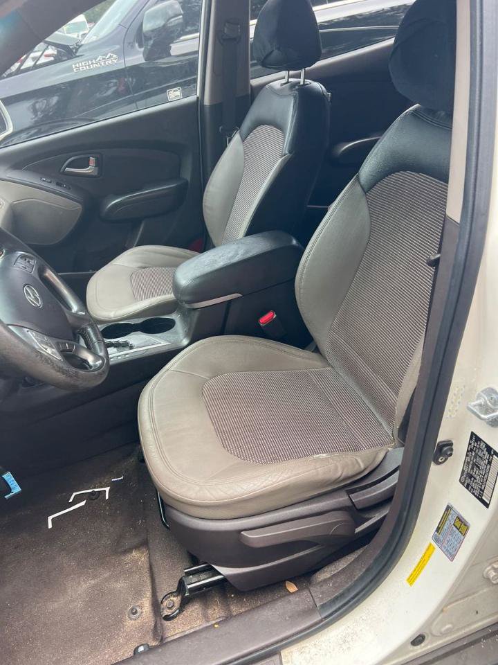 Used 2011 Hyundai Tucson GLS FWD image 12