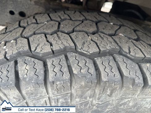 Used 2017 Nissan Frontier SV image 3