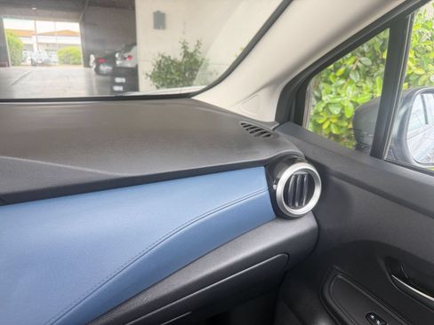 Used 2025 Nissan Versa SV FWD image 35