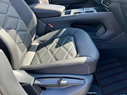 Certified 2025 Volkswagen Atlas Cross Sport SE AWD/4WD image 23