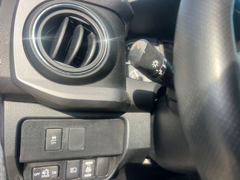 Used 2021 Toyota Tacoma TRD Off-Road image 21