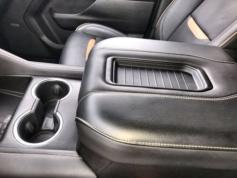 Used 2024 GMC Yukon AT4 w/ Technology Package AWD/4WD image 21
