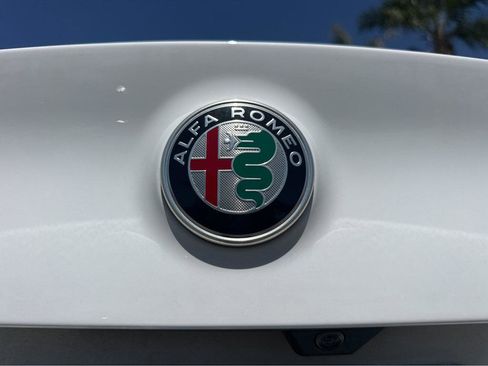 Used 2019 Alfa Romeo Giulia Ti Sport w/ Quick Order Package 22U Sport RWD image 41