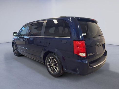 Used 2017 Dodge Grand Caravan SXT FWD image 4
