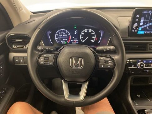 Certified 2025 Honda Pilot Touring image 18