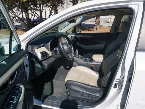 Used 2020 Subaru Outback Limited image 2