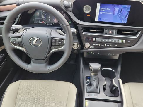 Used 2024 Lexus ES 250 w/ Premium Package image 27