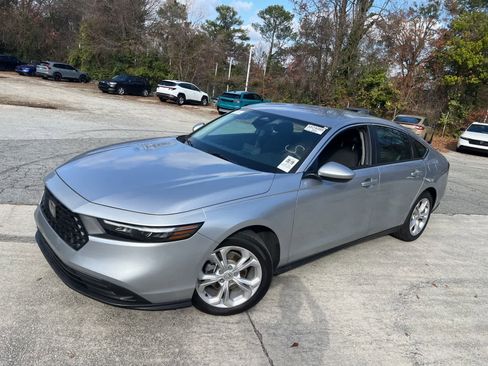 Used 2025 Honda Accord LX image 4