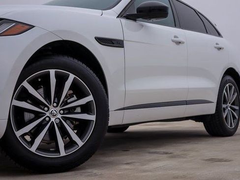 Used 2025 Jaguar F-PACE R-Dynamic S image 11