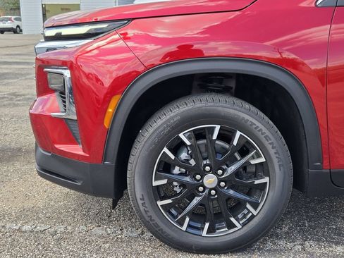 New 2026 Chevrolet Traverse LT w/ Sun and Wheel Package FWD image 9