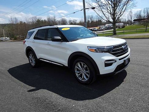Used 2022 Ford Explorer XLT w/ Equipment Group 202A AWD/4WD image 2