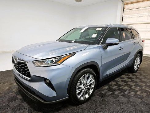Used 2021 Toyota Highlander Limited AWD/4WD image 5