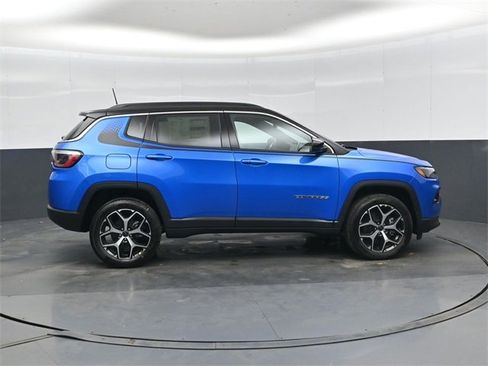New 2026 Jeep Compass Limited w/ Mopar Graphics Package image 2
