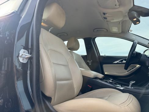 Used 2018 INFINITI QX30 w/ Cargo Package FWD image 19
