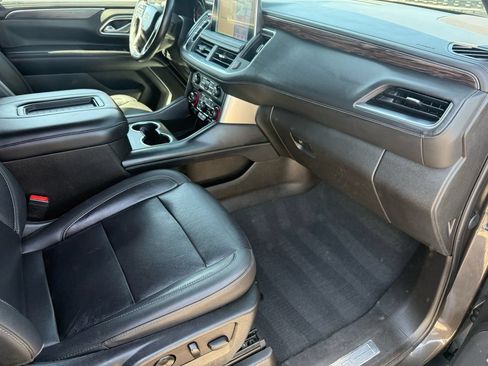 Used 2021 Chevrolet Suburban LT AWD/4WD image 16