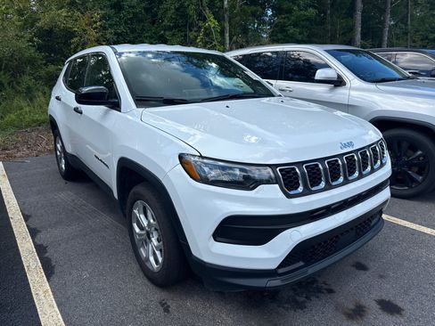 Used 2025 Jeep Compass Sport AWD/4WD image 3