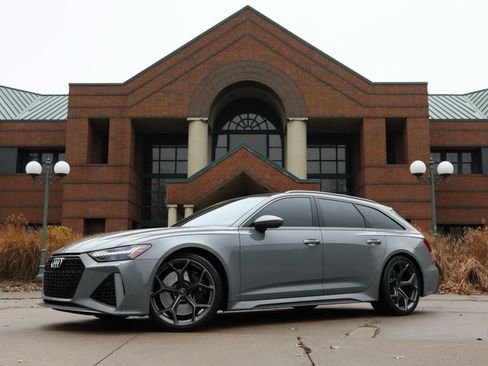 Used 2025 Audi RS 6 performance w/ Blue RS Design Package Plus image 13