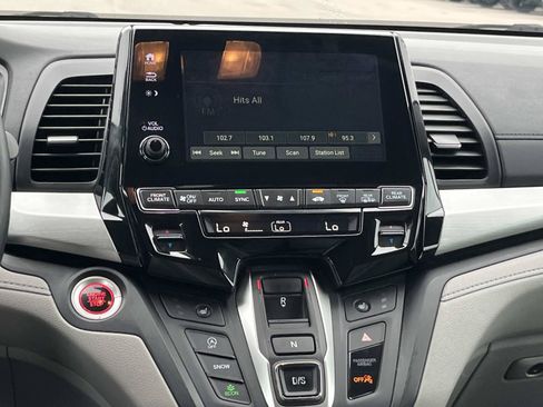 Used 2018 Honda Odyssey Touring image 17