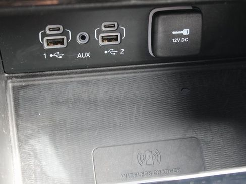 Used 2023 Jeep Grand Cherokee Altitude image 11