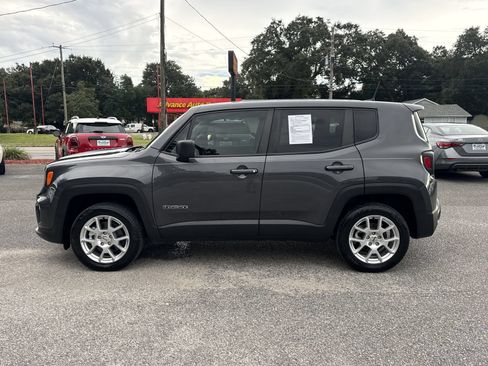 Used 2023 Jeep Renegade Latitude AWD/4WD image 2