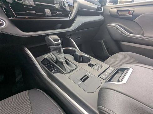Used 2022 Toyota Highlander LE image 13