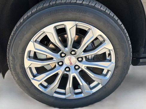 Used 2024 GMC Yukon Denali w/ Denali Reserve Package image 46