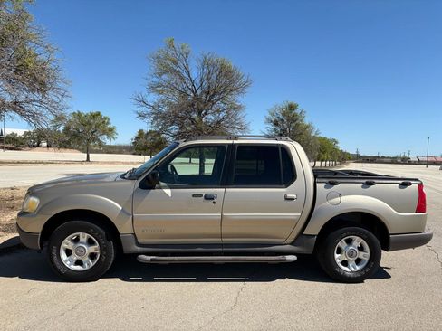 Used 2001 Ford Explorer Sport Trac 2WD image 2