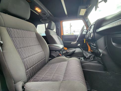Used 2012 Jeep Wrangler Sahara AWD/4WD image 40