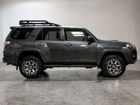 Used 2017 Toyota 4Runner TRD Off-Road AWD/4WD image 9
